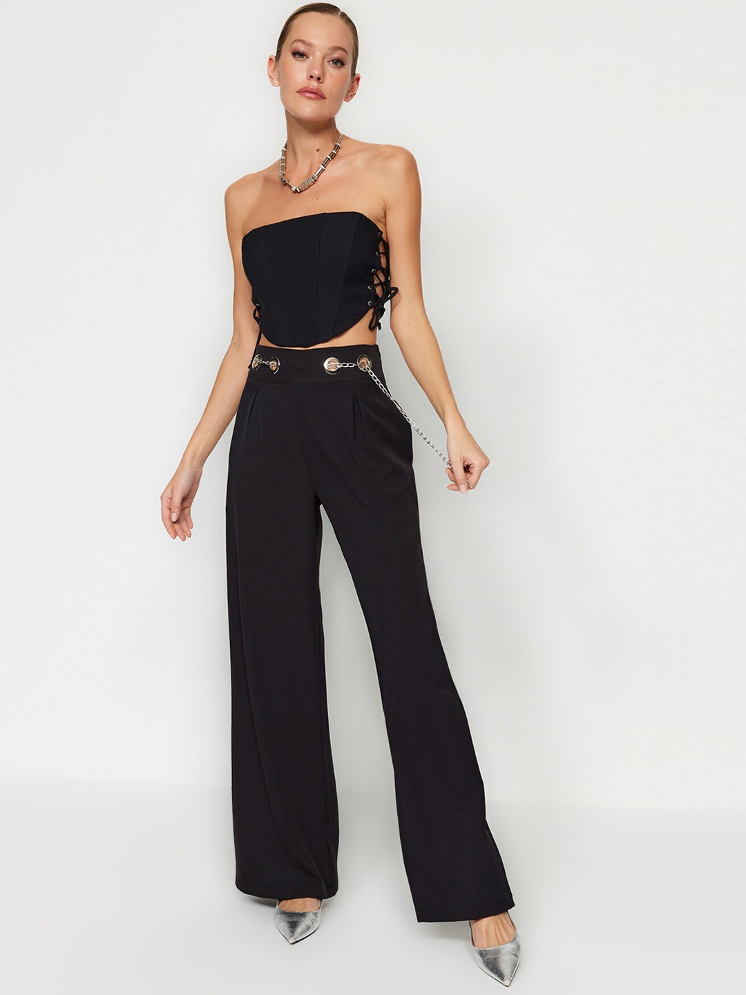 

Trendyol Regular Fit Mid-Rise Parallel Trousers, Na