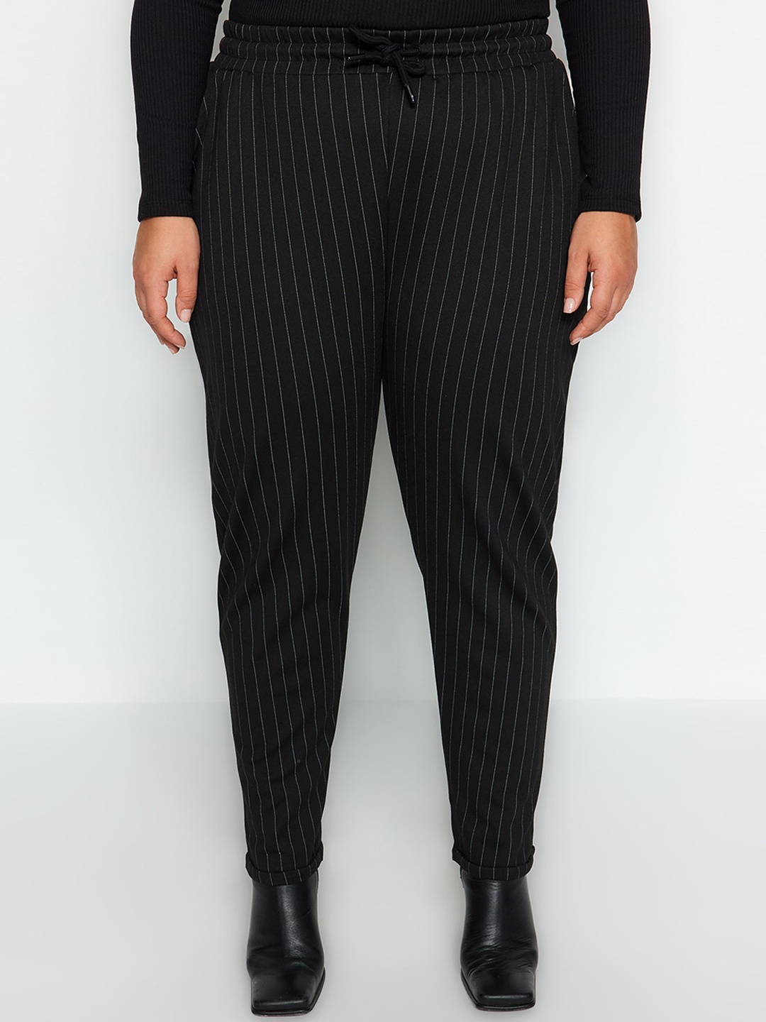 

Trendyol Women Striped Regular Trousers, Na