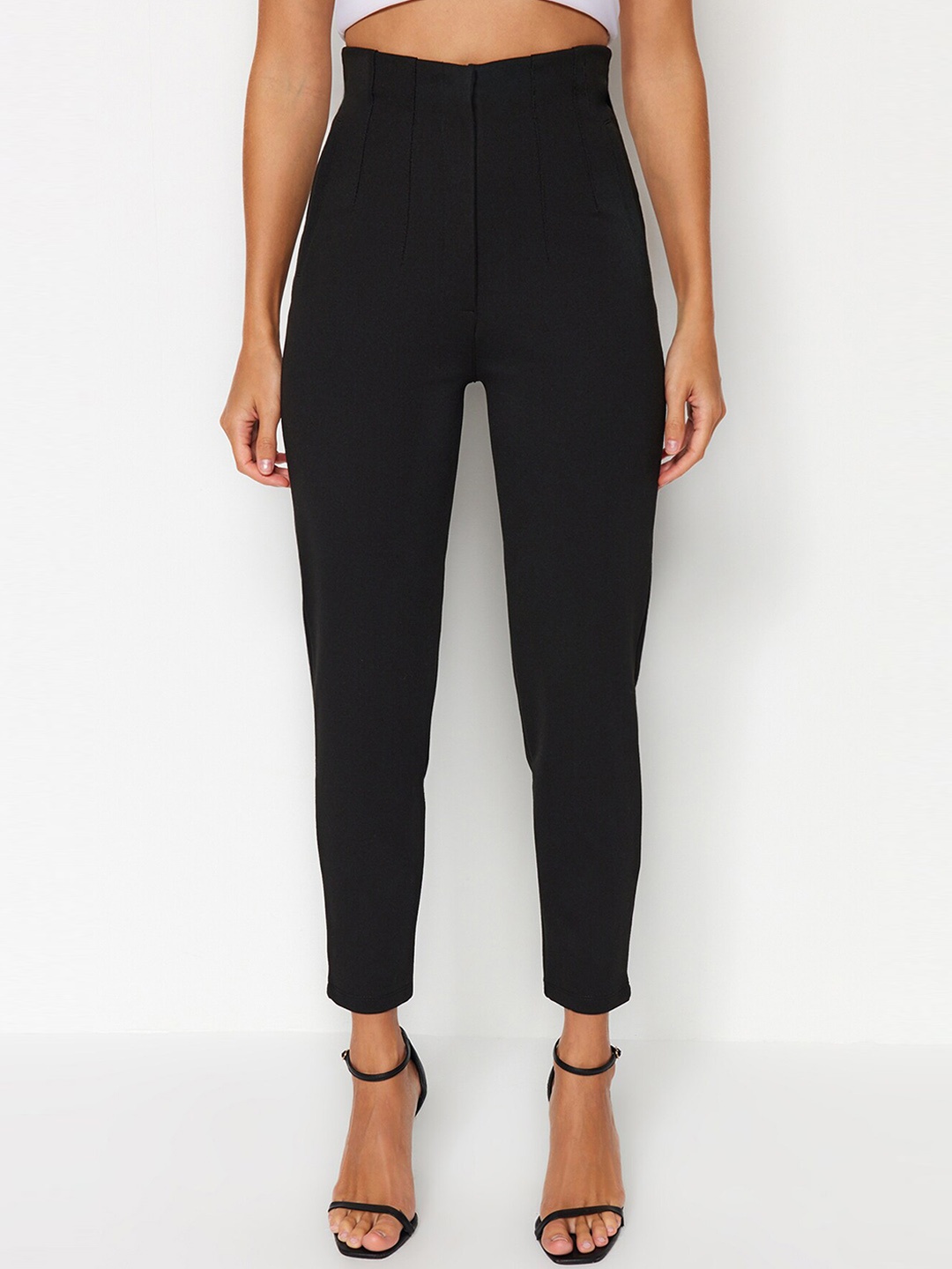 

Trendyol Women Mid-Rise Regular Trousers, Na