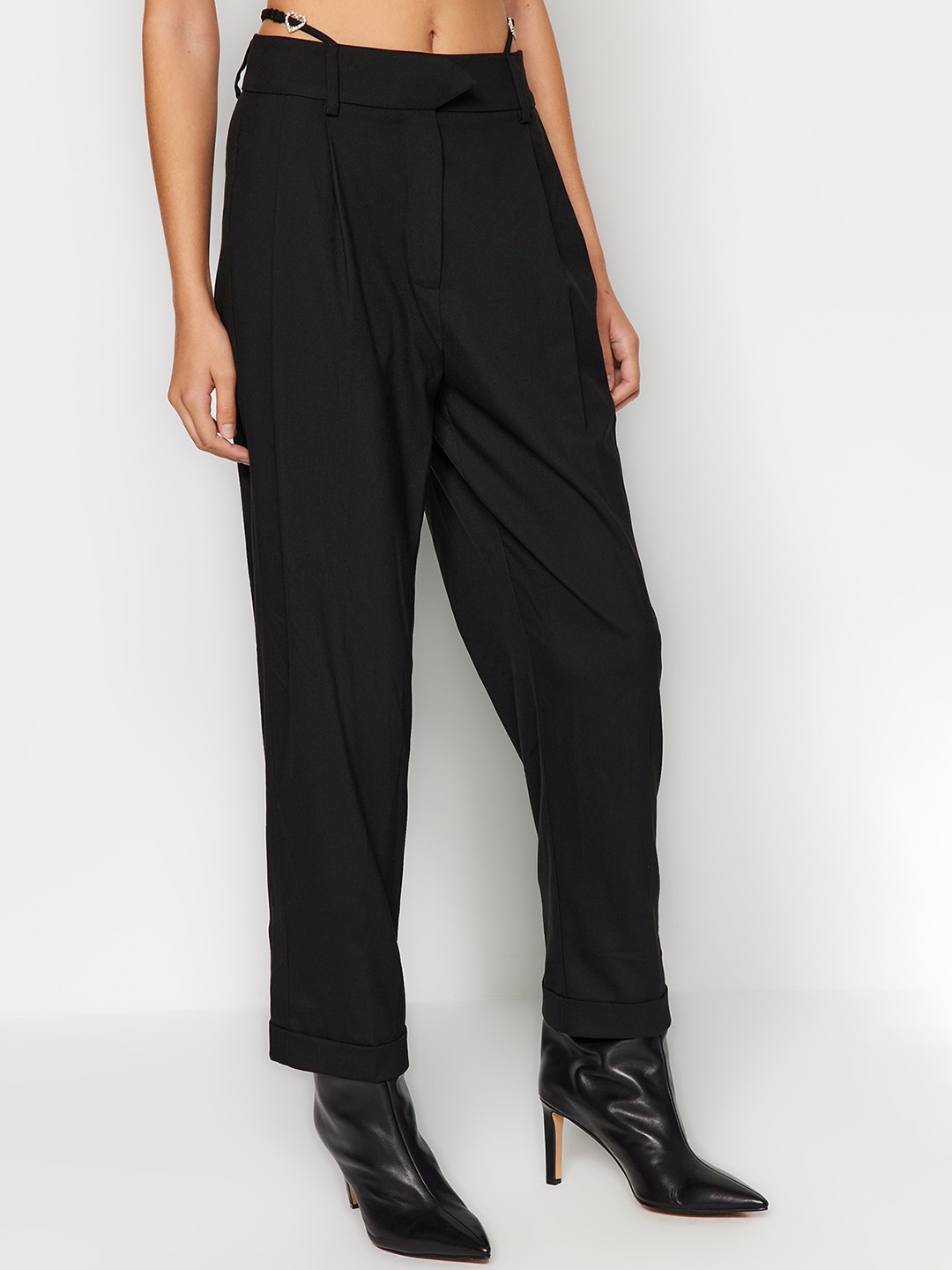 

Trendyol Women Mid-Rise Casual Woven Pleated Regular Trousers, Black