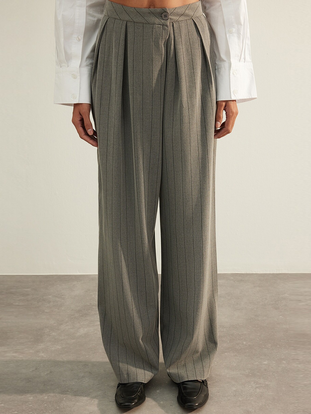 

Trendyol Women Mid-Rise Striped Pleated Trousers, Grey