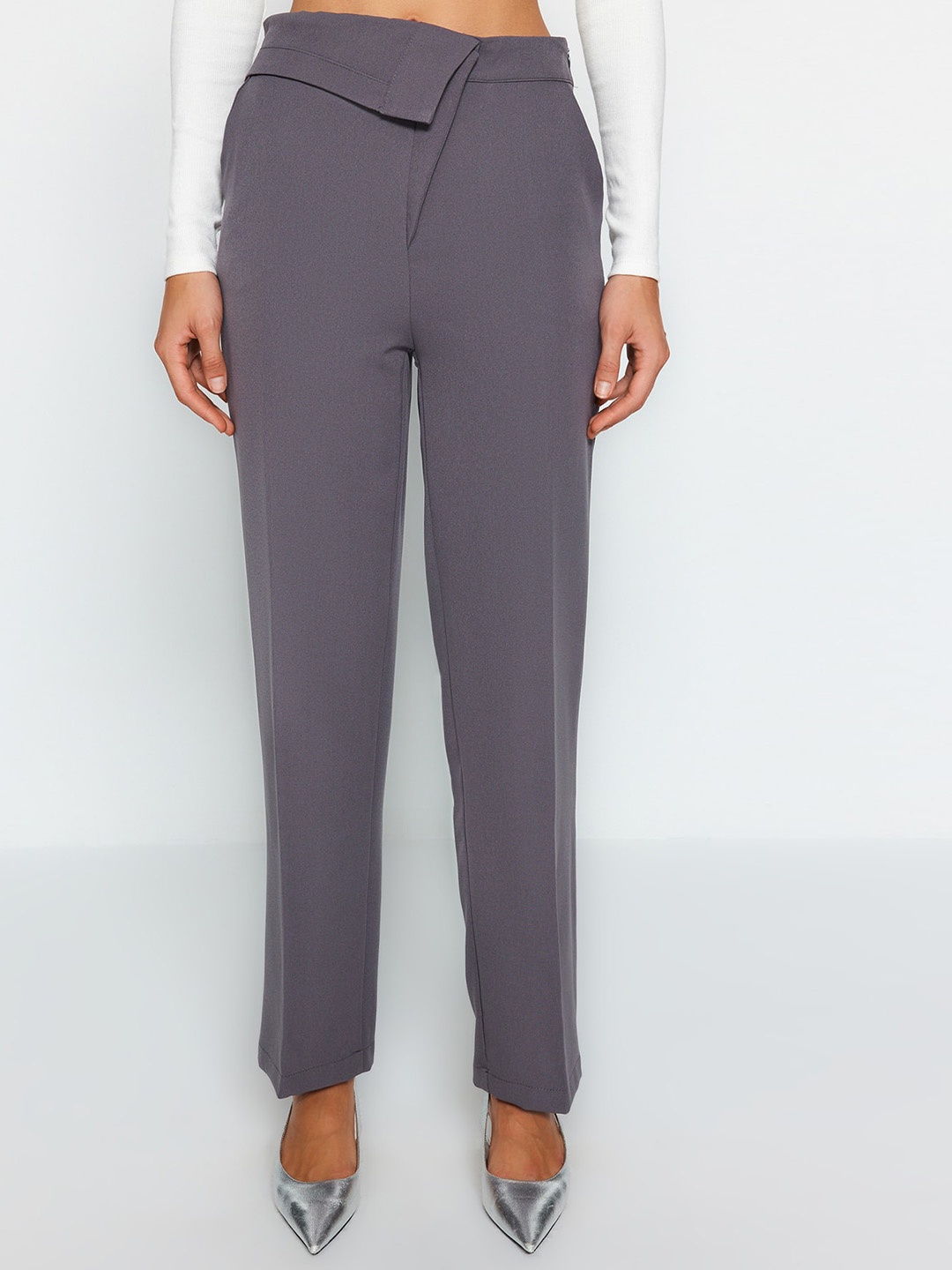 

Trendyol Women Mid-Rise Trousers, Grey