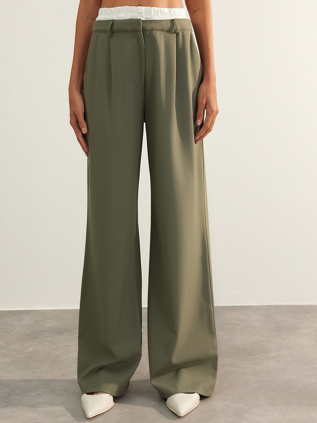 

Trendyol Women Mid-Rise Pleated Parallel Trousers, Olive