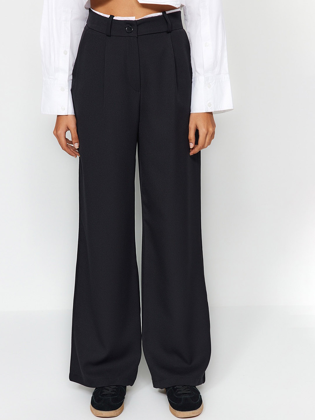 

Trendyol Women Mid-Rise Pleated Parallel Trousers, Black