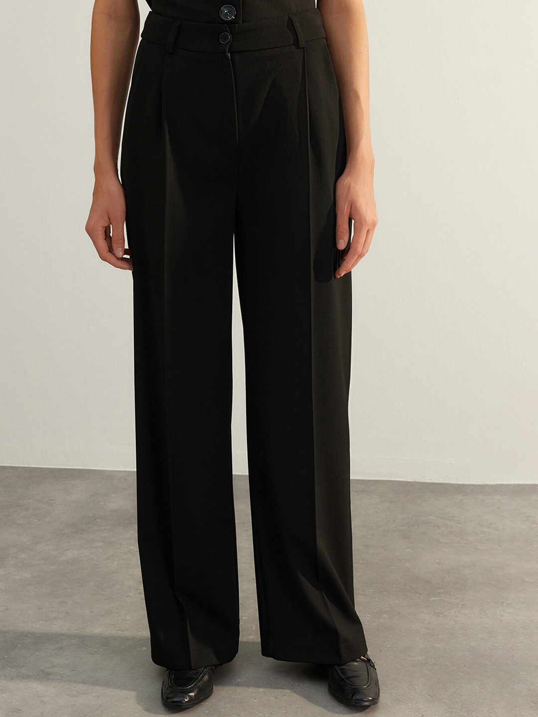 

Trendyol Regular Fit Mid-Rise Parallel Trousers, Na