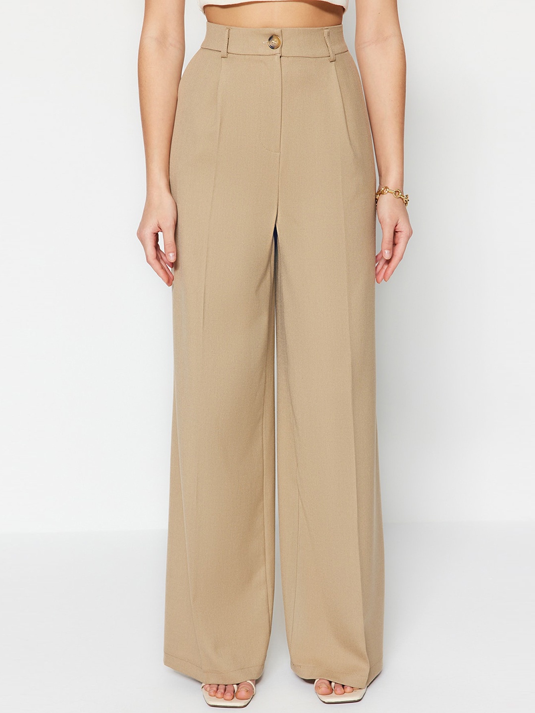 

Trendyol Women Mid-Rise Pleated Parallel Trousers, Brown