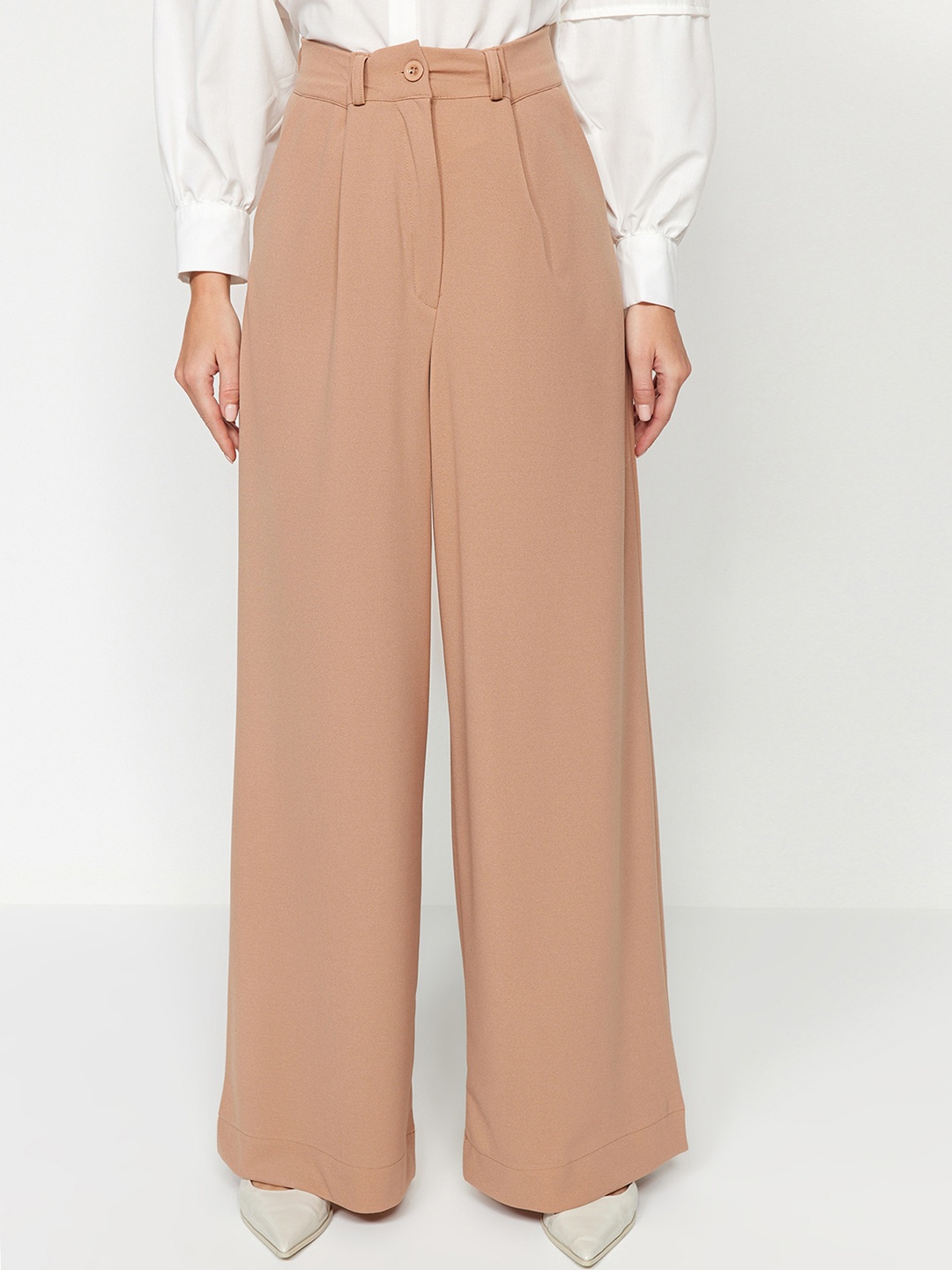 

Trendyol Women Mid-Rise Pleated Trousers, Brown