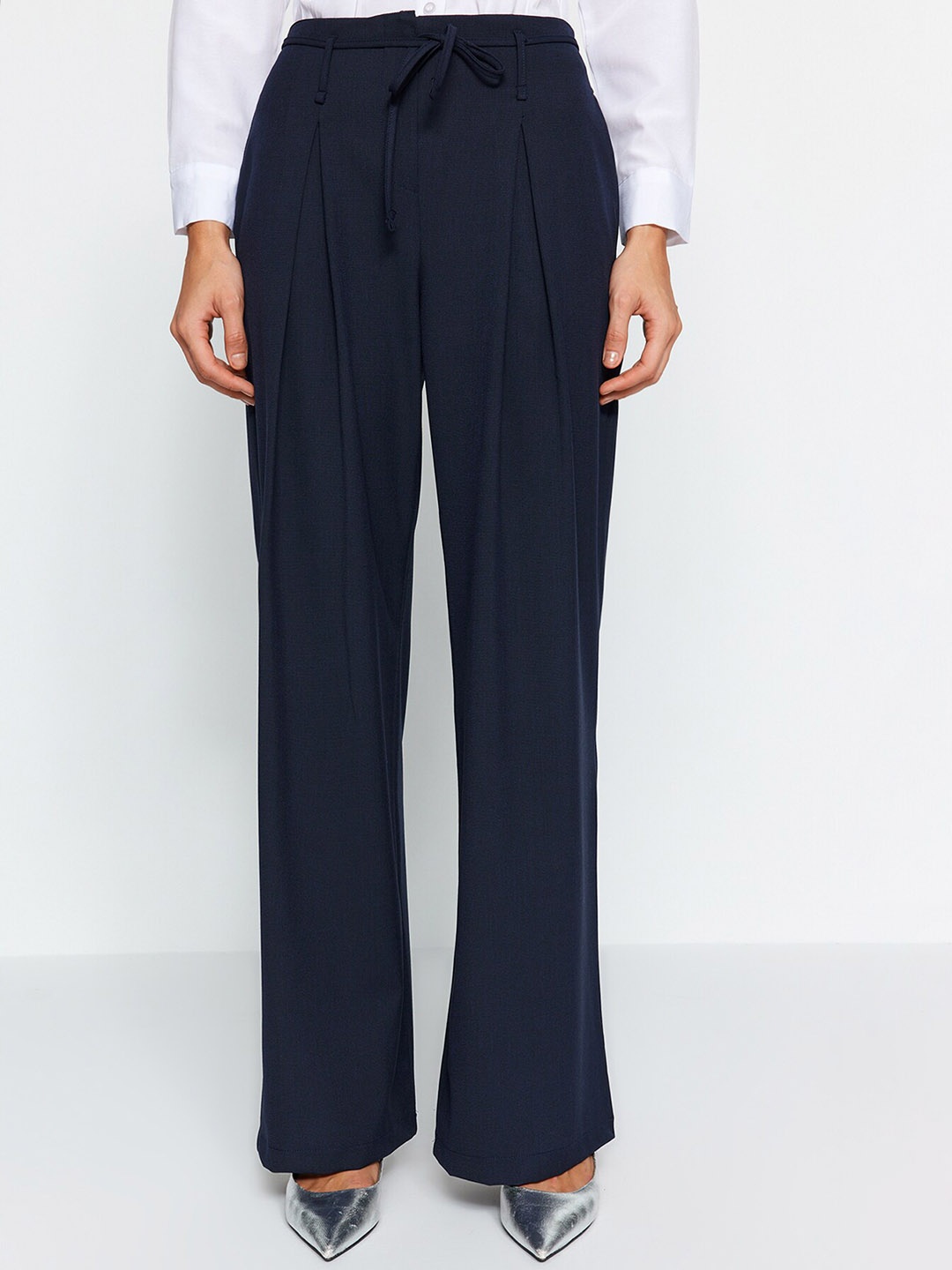 

Trendyol Women High Rise Pleated Loose Fit Bootcut Trouser, Na