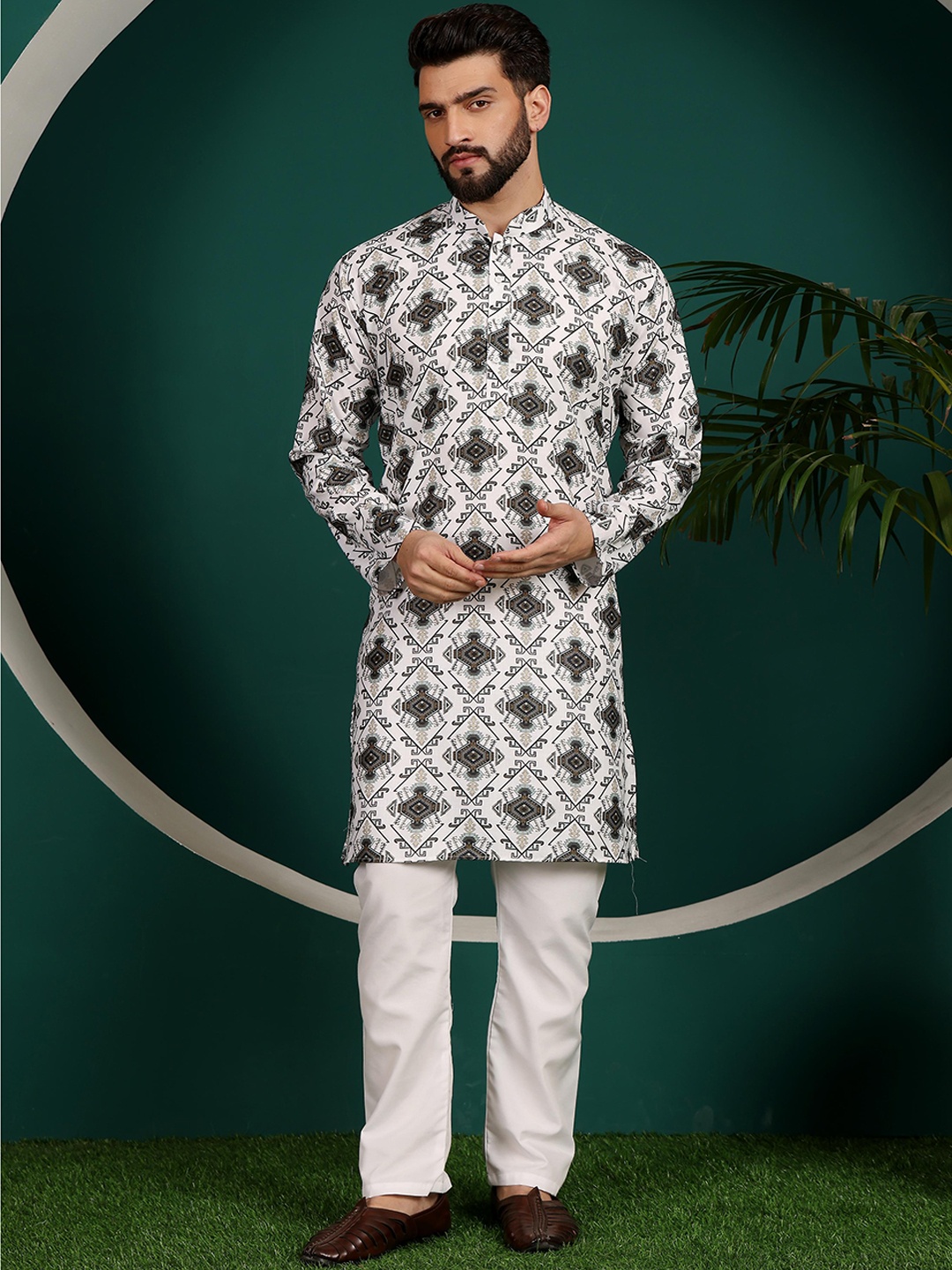 

Armaan Ethnic Ethnic Motifs Printed Mandarin Collar Pure Cotton Straight Kurta With Pyjama, Black