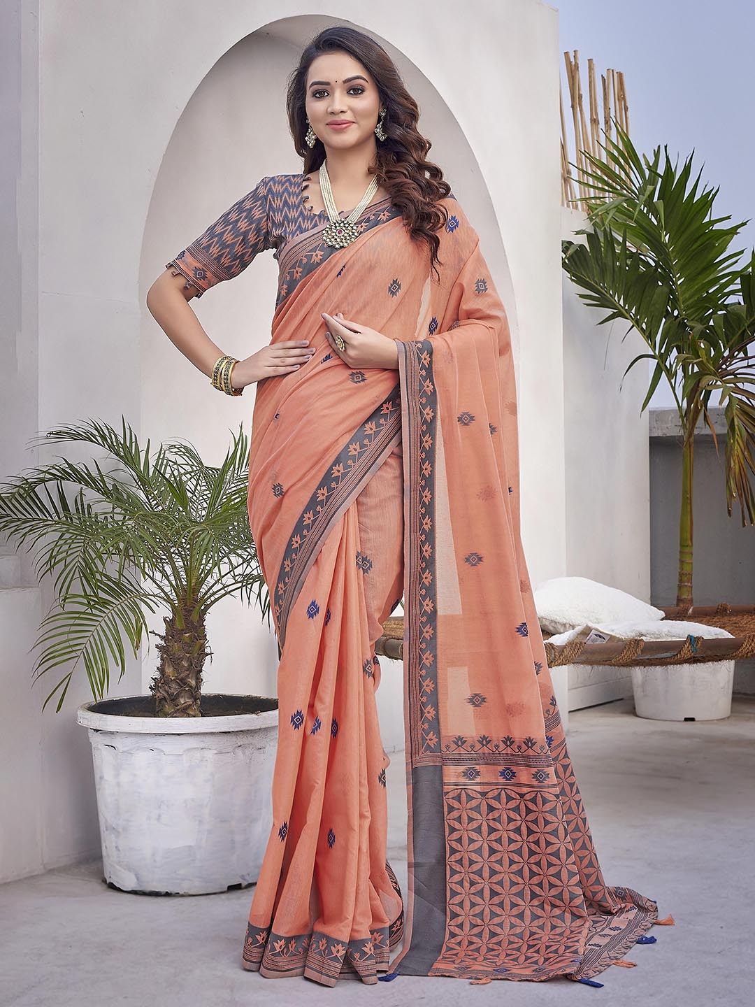 

Ekta Textiles Ethnic Motifs Woven Design Zari Pure Silk Banarasi Saree, Peach