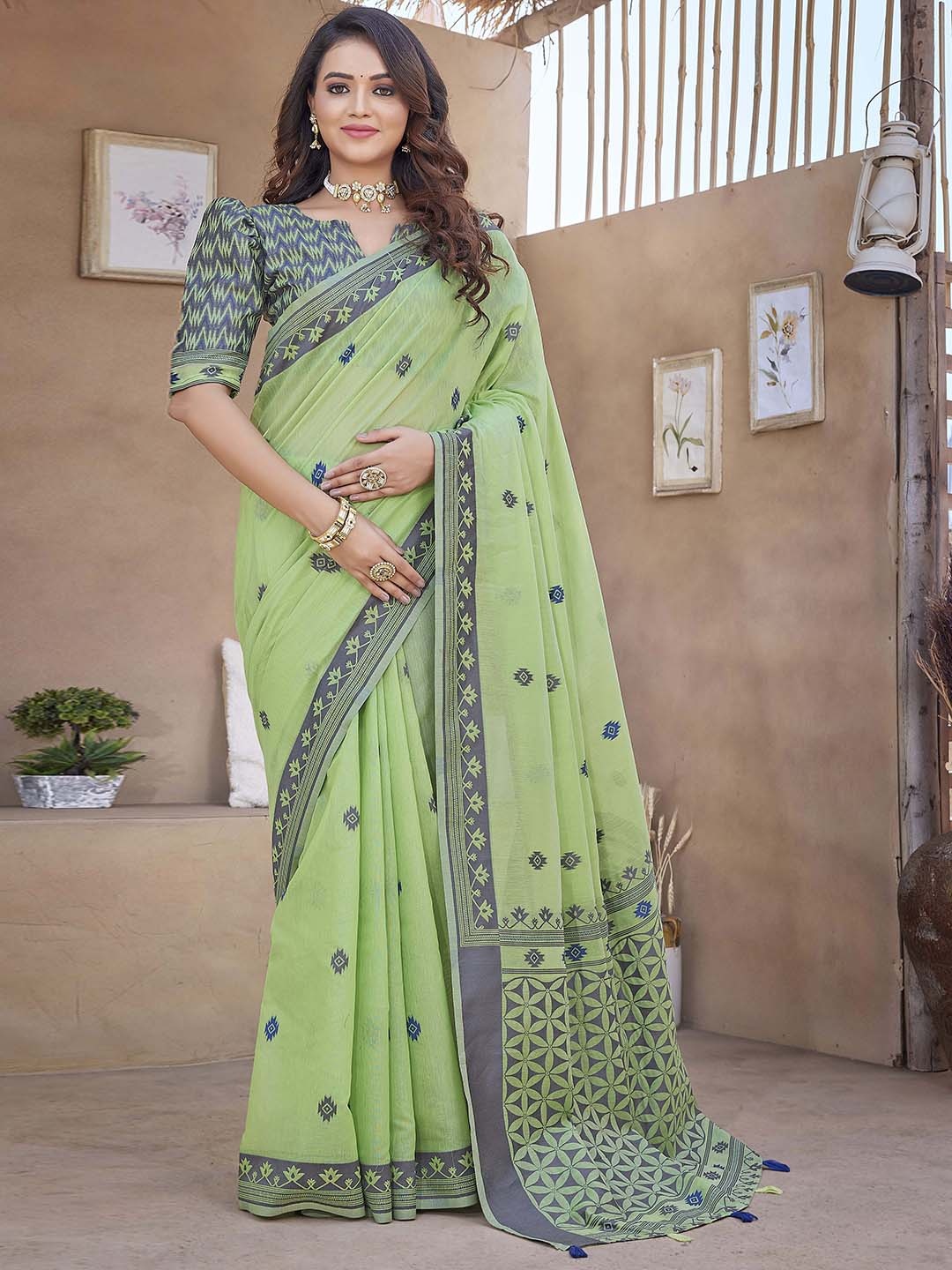 

Ekta Textiles Ethnic Motifs Woven Design Pure Silk Banarasi Saree, Green