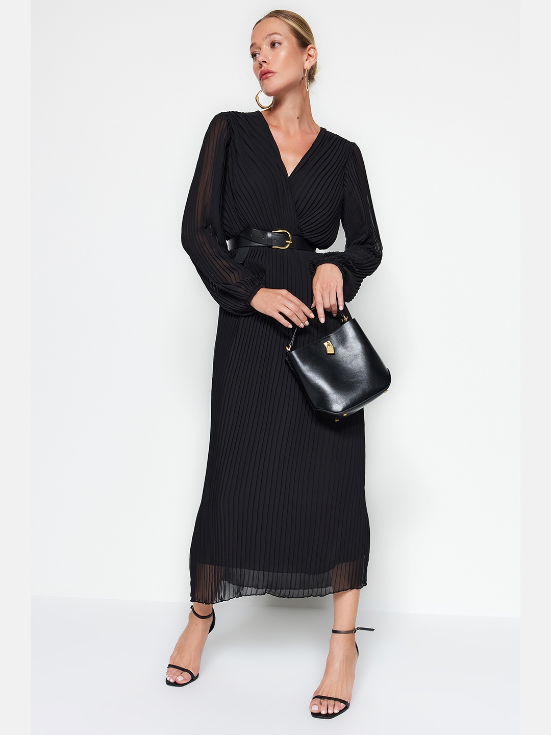 

Trendyol Long Sleeves V-Neck Maxi Dress, Na