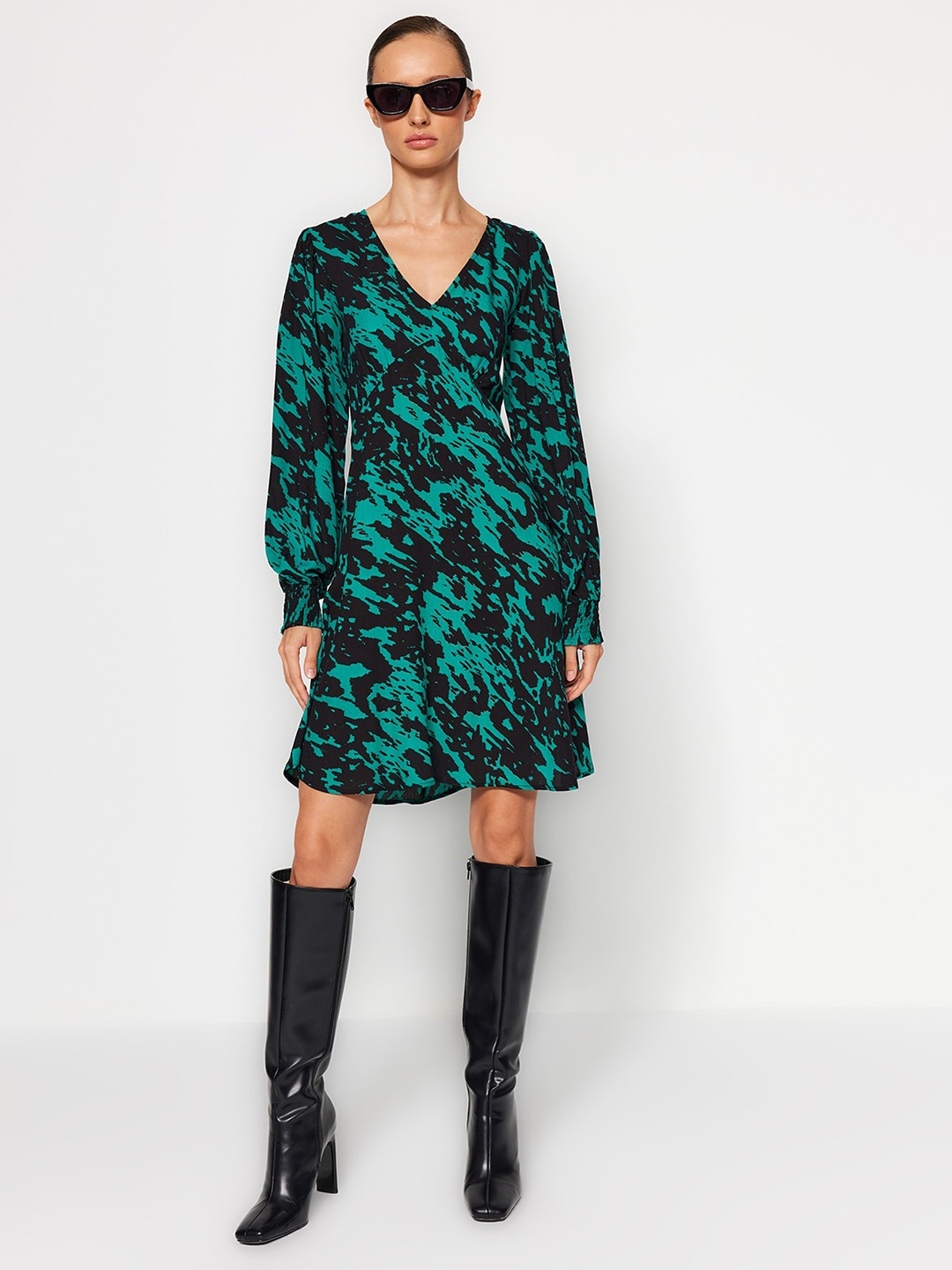 

Trendyol Abstract Printed V-Neck Cuffed Sleeves A-Line Dress, Green