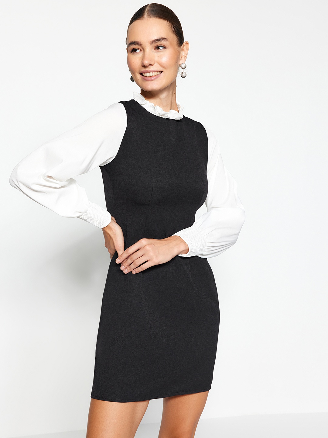 

Trendyol Round Neck Cuffed Sleeve Sheath Dress, Black