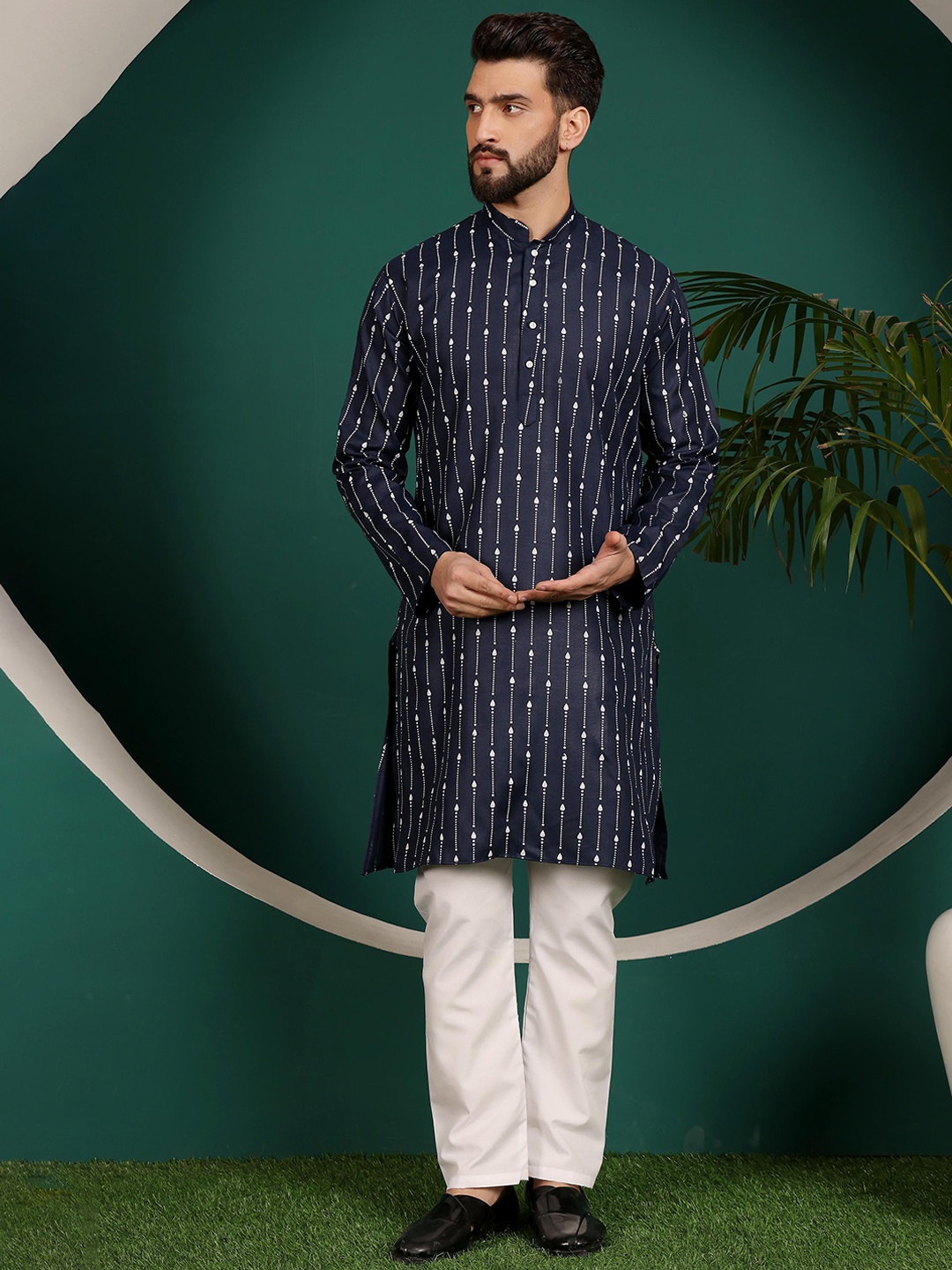 

Armaan Ethnic Ethnic Motifs Printed Mandarin Collar Pure Cotton Straight Kurta With Pyjama, Navy blue