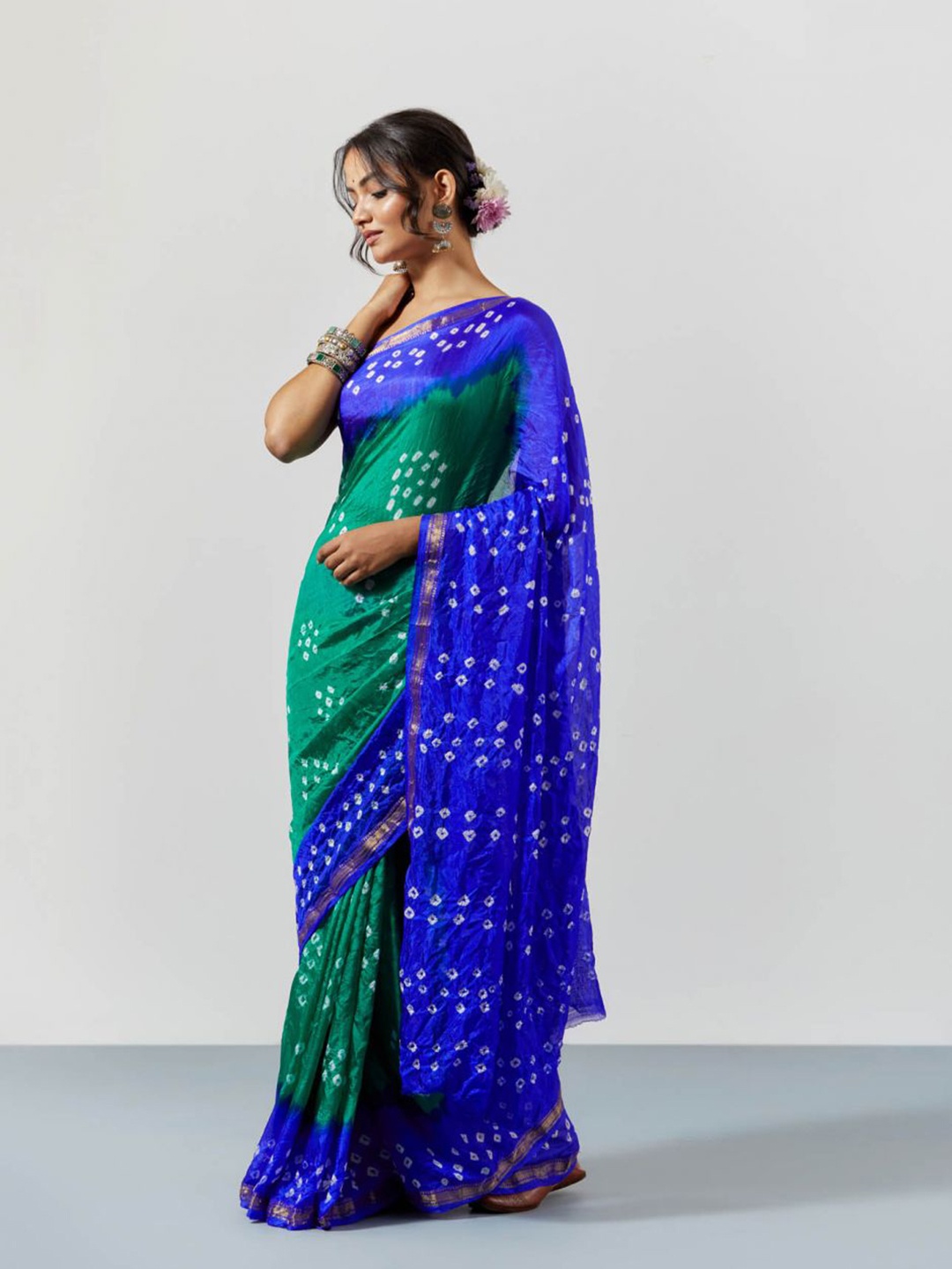 

sutra attire Bandhani Zari Art Silk Bandhani Saree, Green
