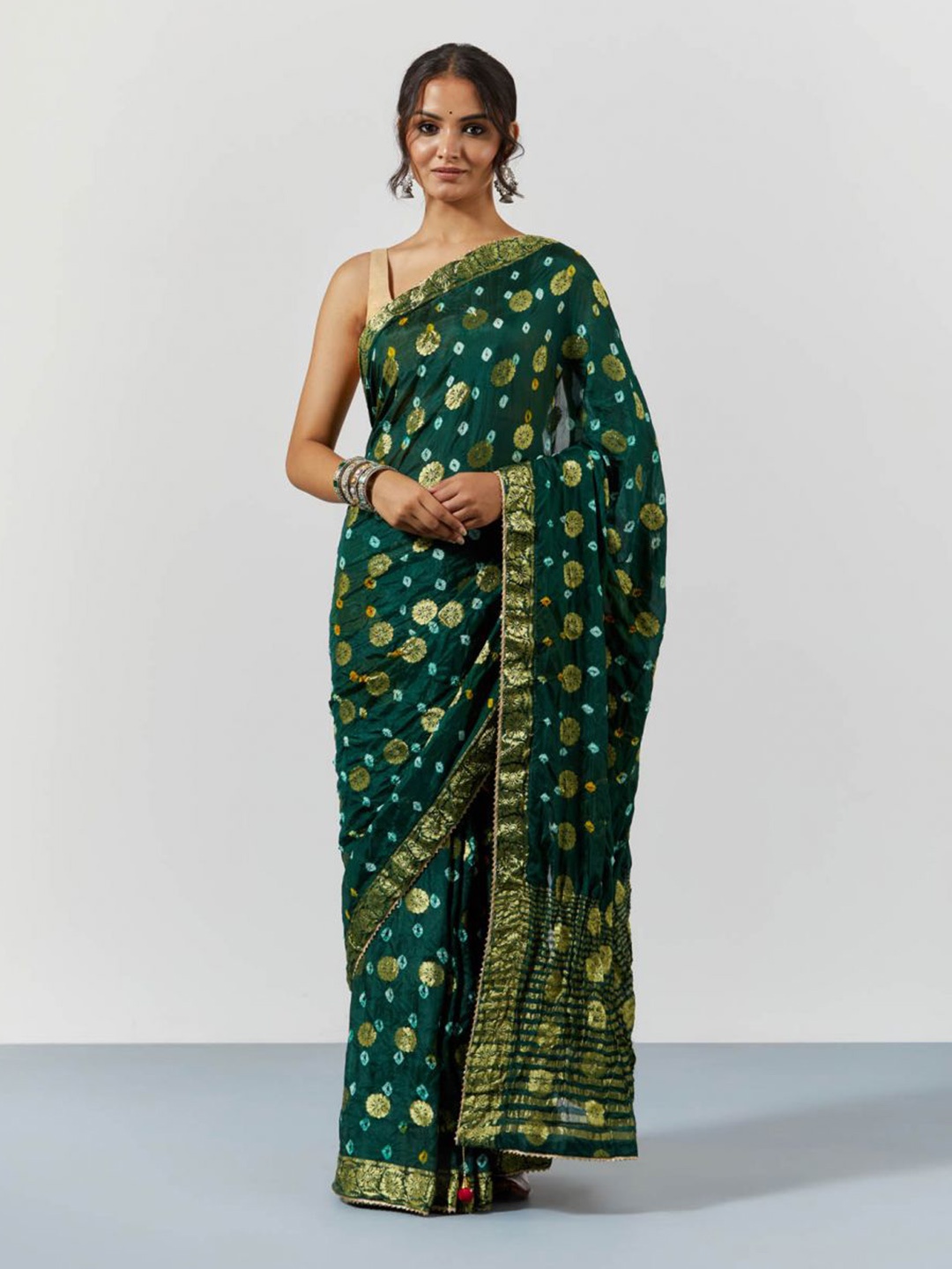 

sutra attire Tie and Dye Zari Art Silk Bandhani Saree, Green