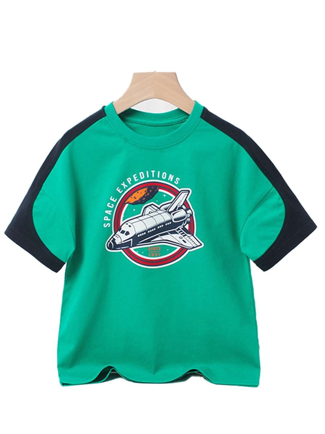 

StyleCast Boys Green & Red Graphic Printed Drop-Shoulder Sleeves Cotton T-shirt