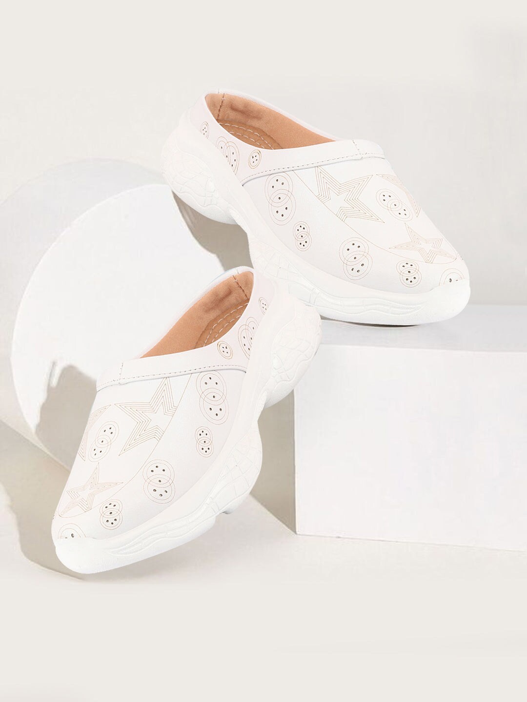 

FAUSTO Women Textured Slip-On Mules Sneakers, White