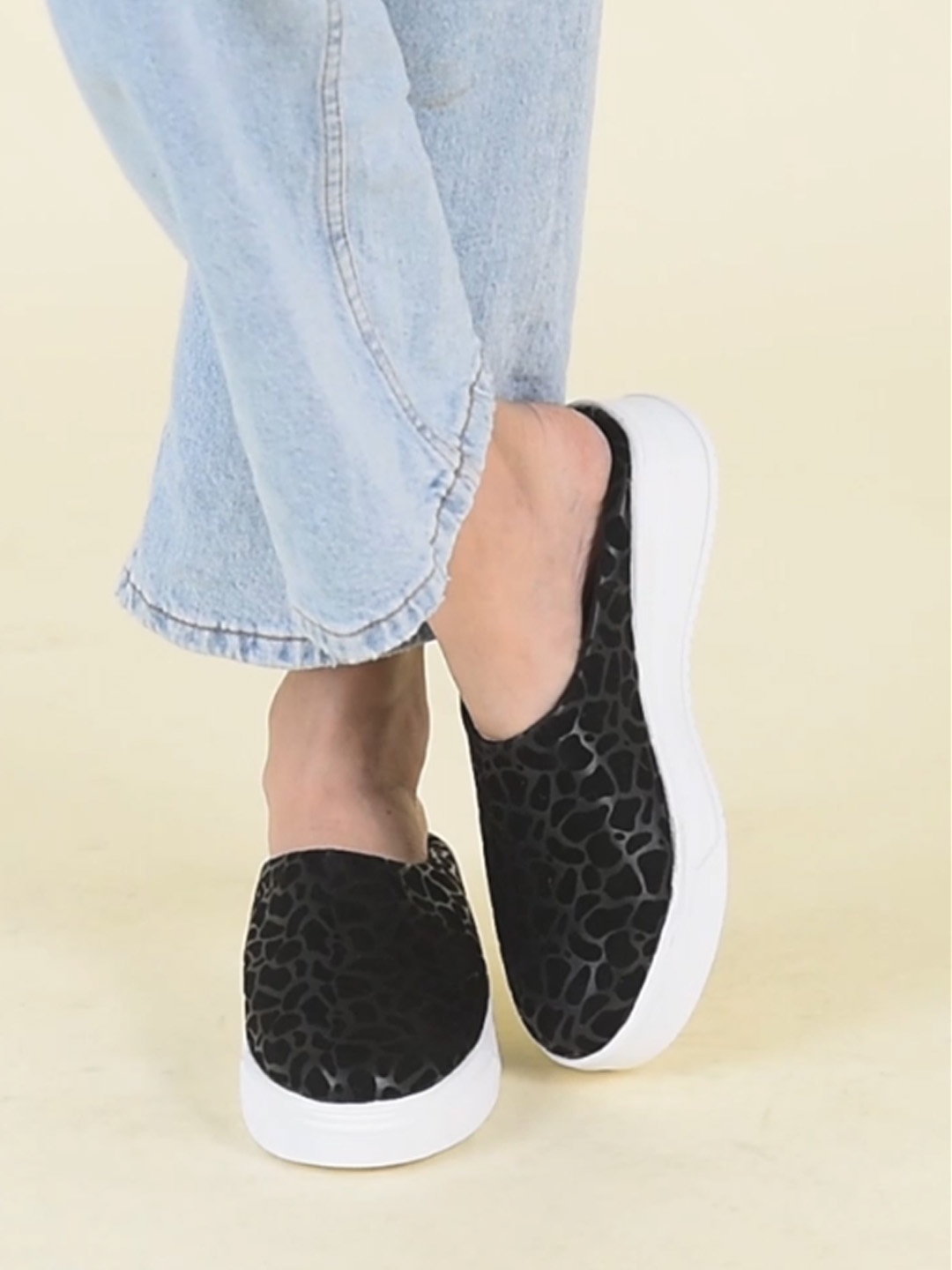 

FAUSTO Women Printed Velvet Slip-On Lightweight Mules Sneakers, Black