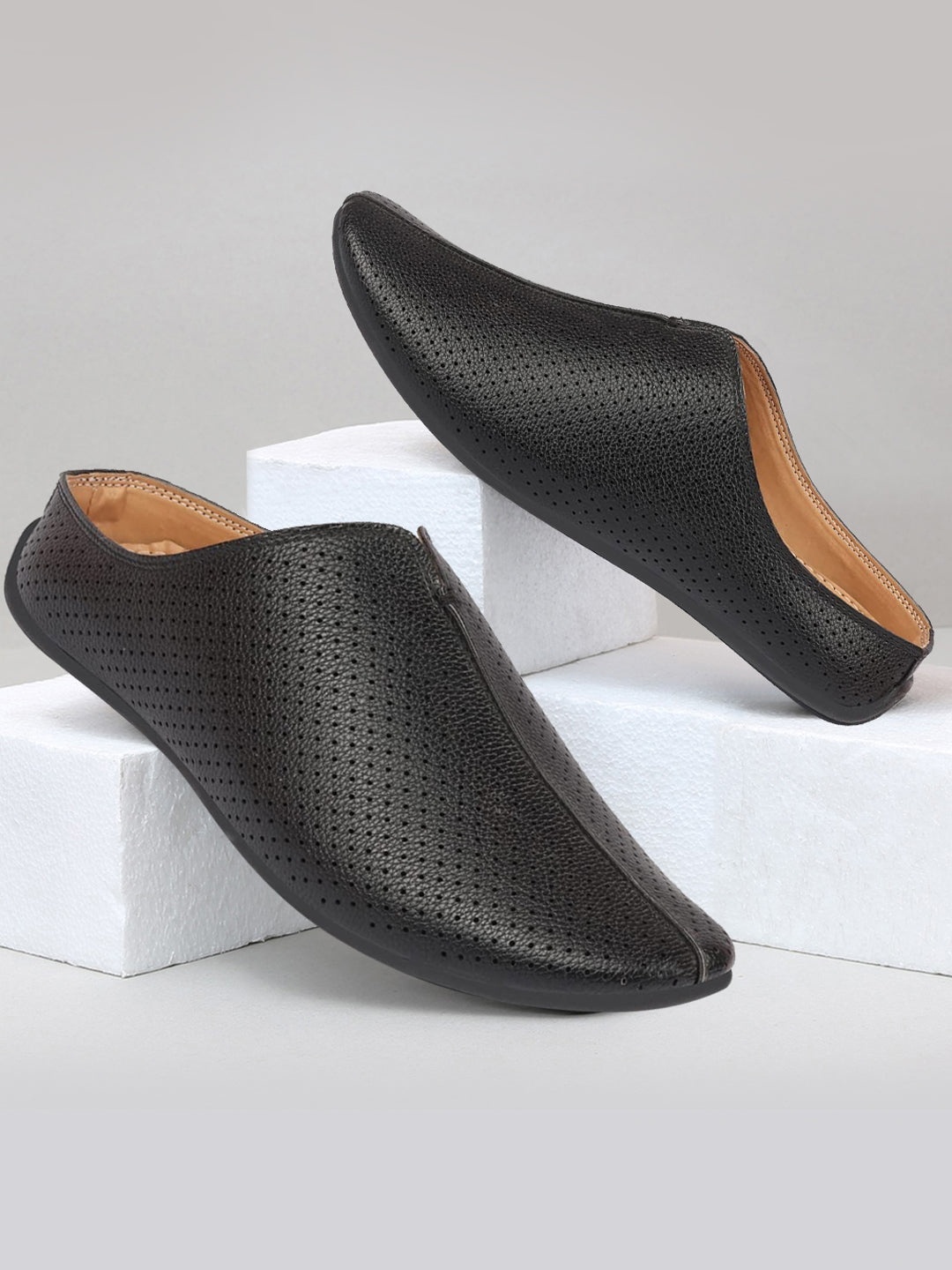 

FAUSTO Men Textured Lightweight Mules, Black