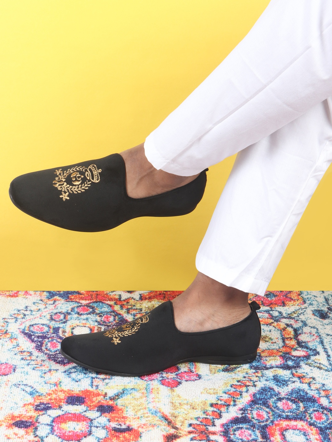 

FAUSTO Men Embellished Detail Velvet Loafers, Black