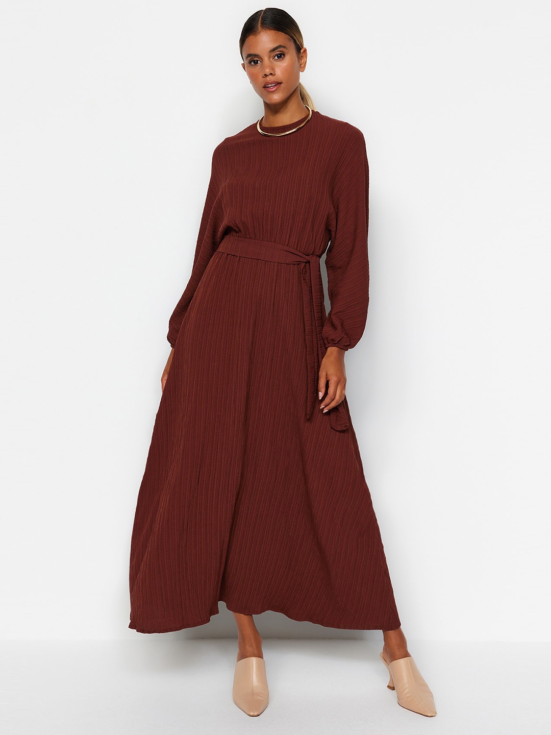 

Trendyol Round Neck Cuffed Sleeves Maxi Dress, Na