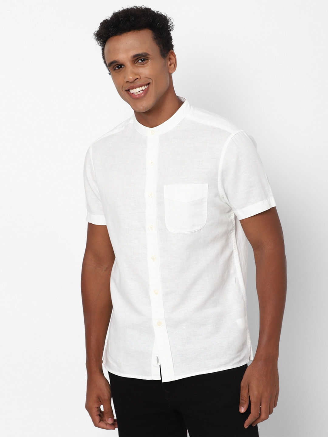 

AMERICAN EAGLE OUTFITTERS Short Sleeves Band Collar Linen Button-Up Shirt, White