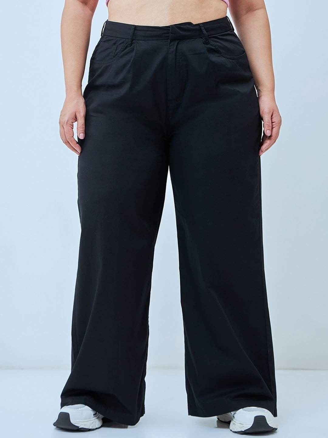 

Bewakoof Plus Women Plus Size Super Loose Fit Mid-Rise Cotton Parallel Trousers, Black