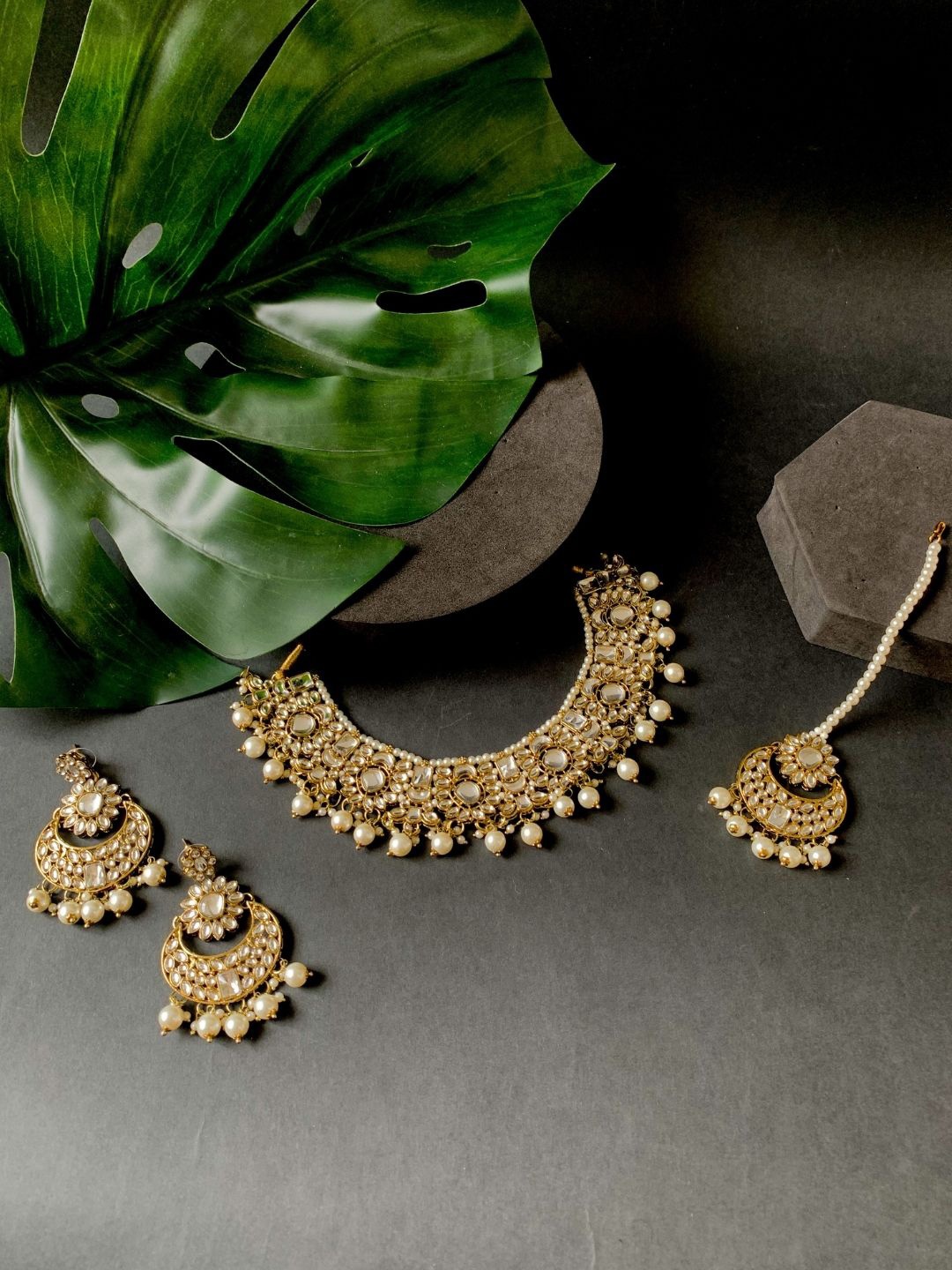 

I Jewels Gold-Plated Kundan Studded & Beads Beaded Necklace With Earrings & Maang Tika