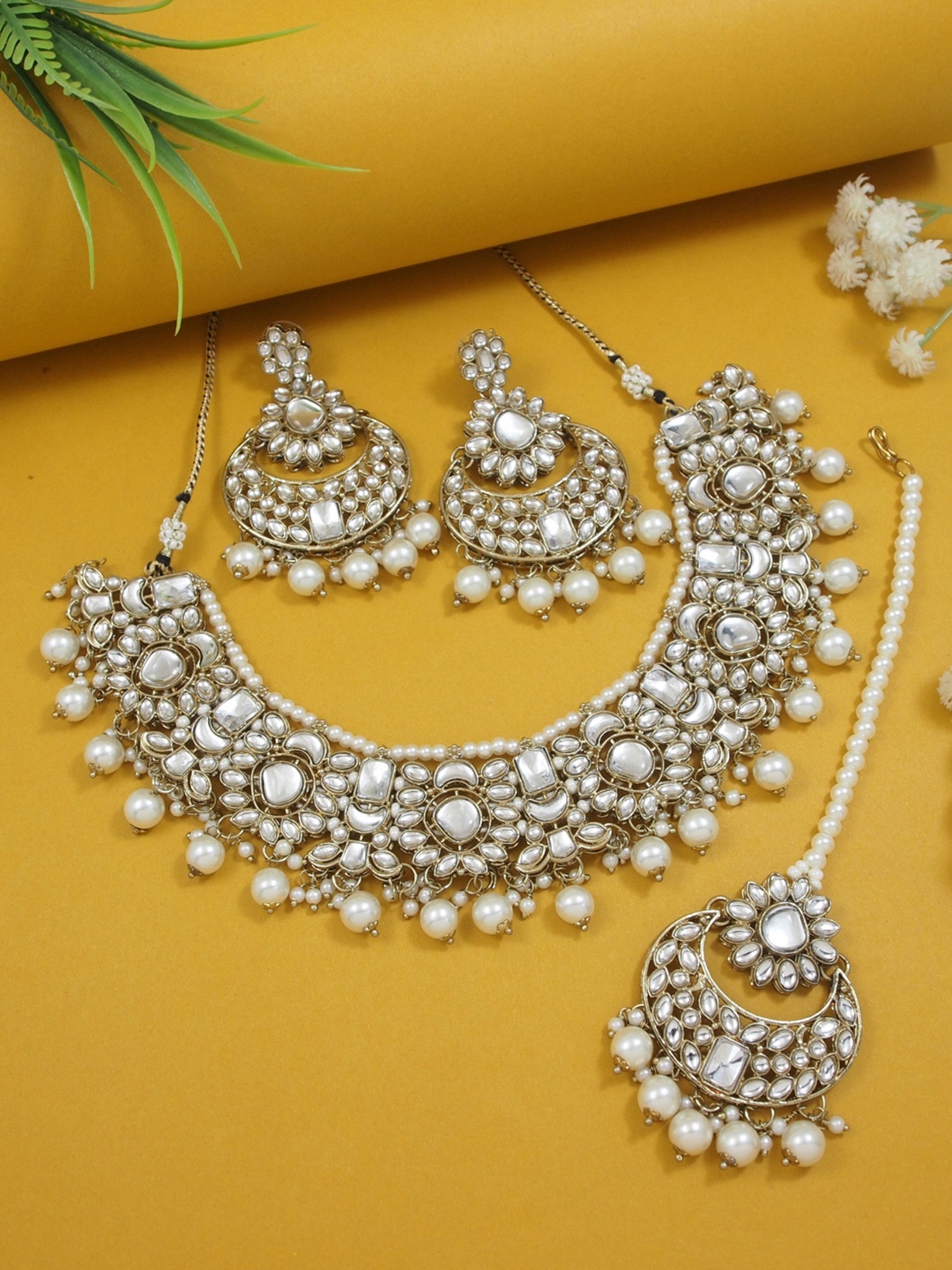 

I Jewels Gold-Plated Kundan Studded & Beads Beaded Necklace With Earrings & Maang Tika