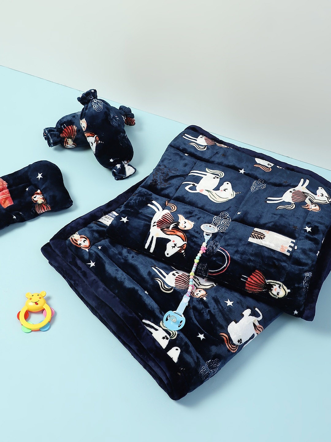 

Monte Carlo Infants 5-Pcs Printed Baby Bed Set, Navy blue