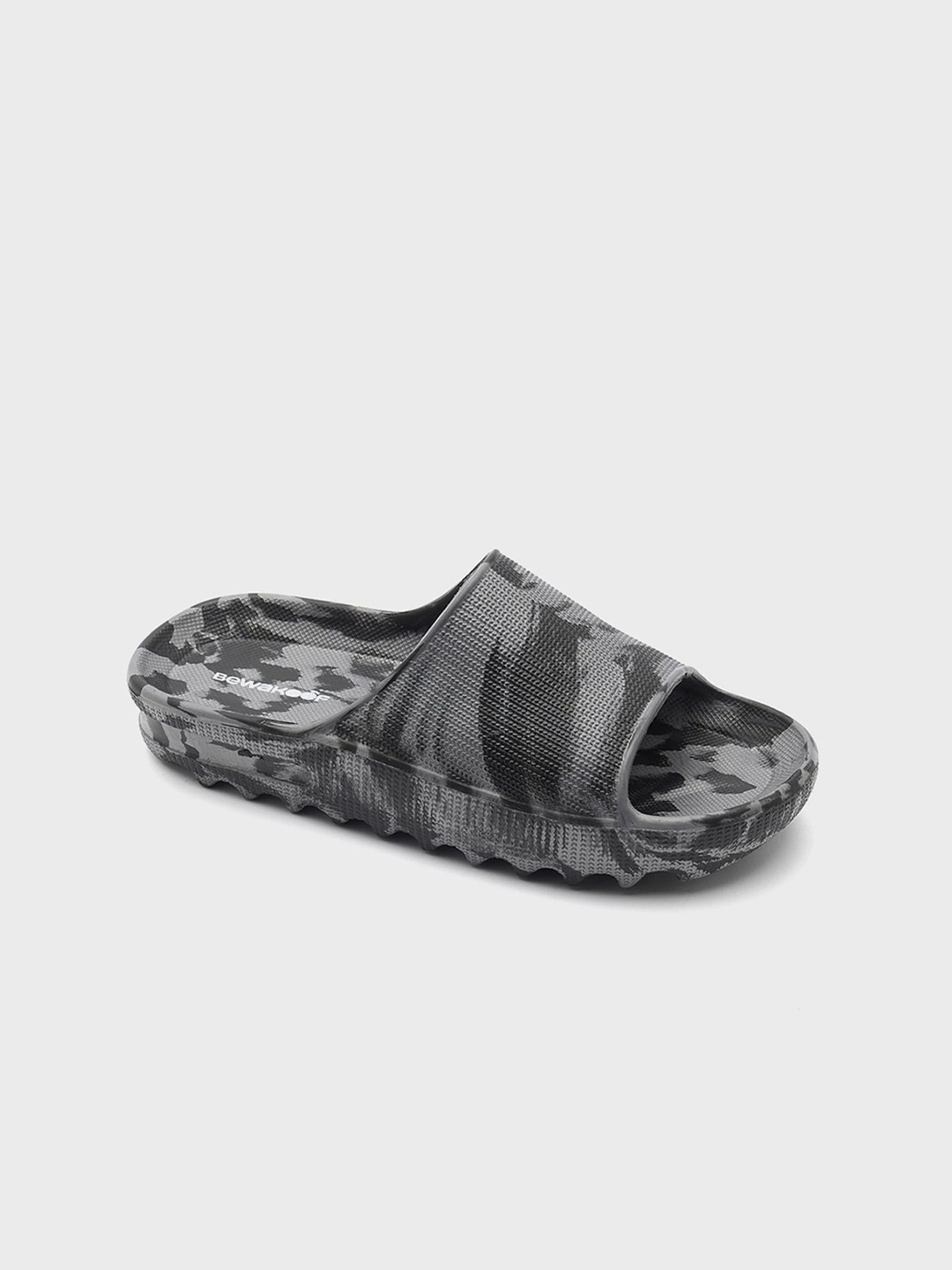 

Bewakoof(r) Men's Grey & Black Printed Zig Zag Sliders