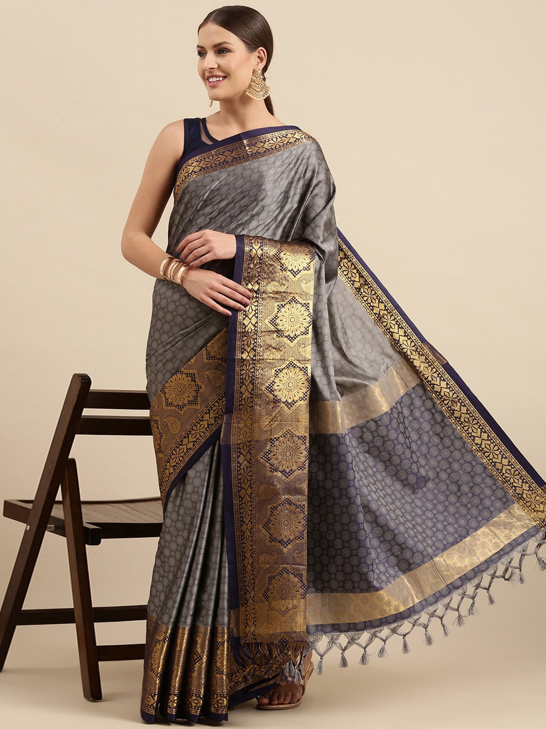 

VASTRAME Ethnic Motifs Woven Design Zari Kanjeevaram Saree, Grey