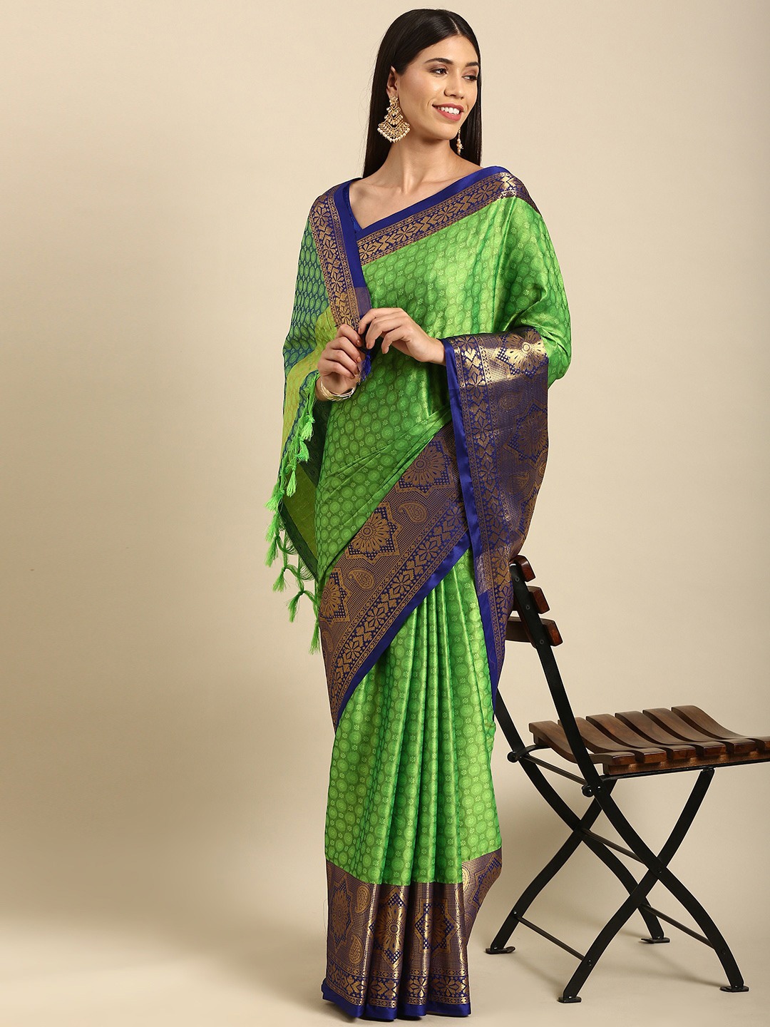 

VASTRAME Ethnic Motifs Woven Design Zari Kanjeevaram Saree, Green