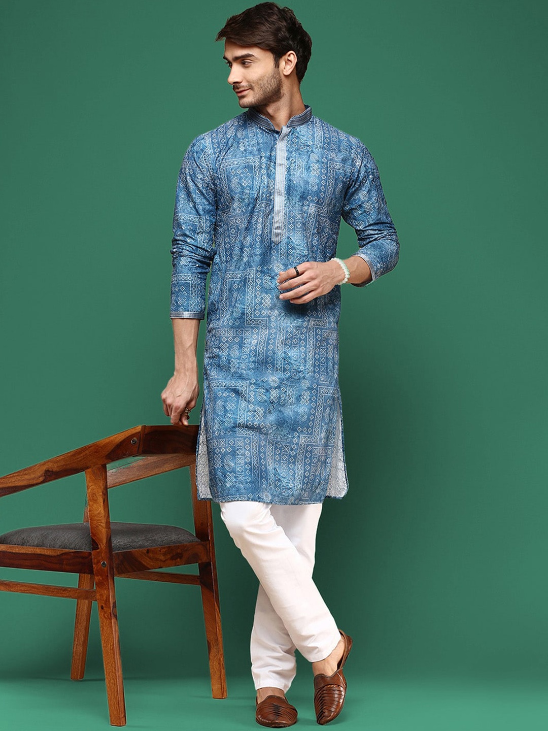 

Sangria Cotton Bandhej Print Chikankari Kurta, Blue