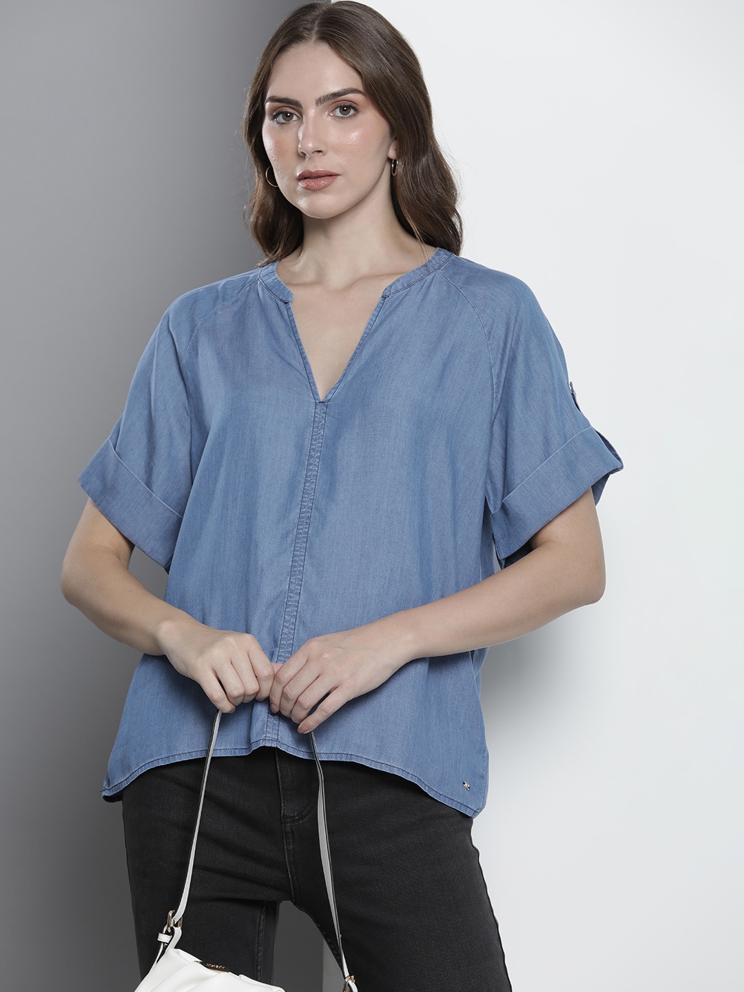 

Tommy Hilfiger Solid V-Neck Regular Top, Blue