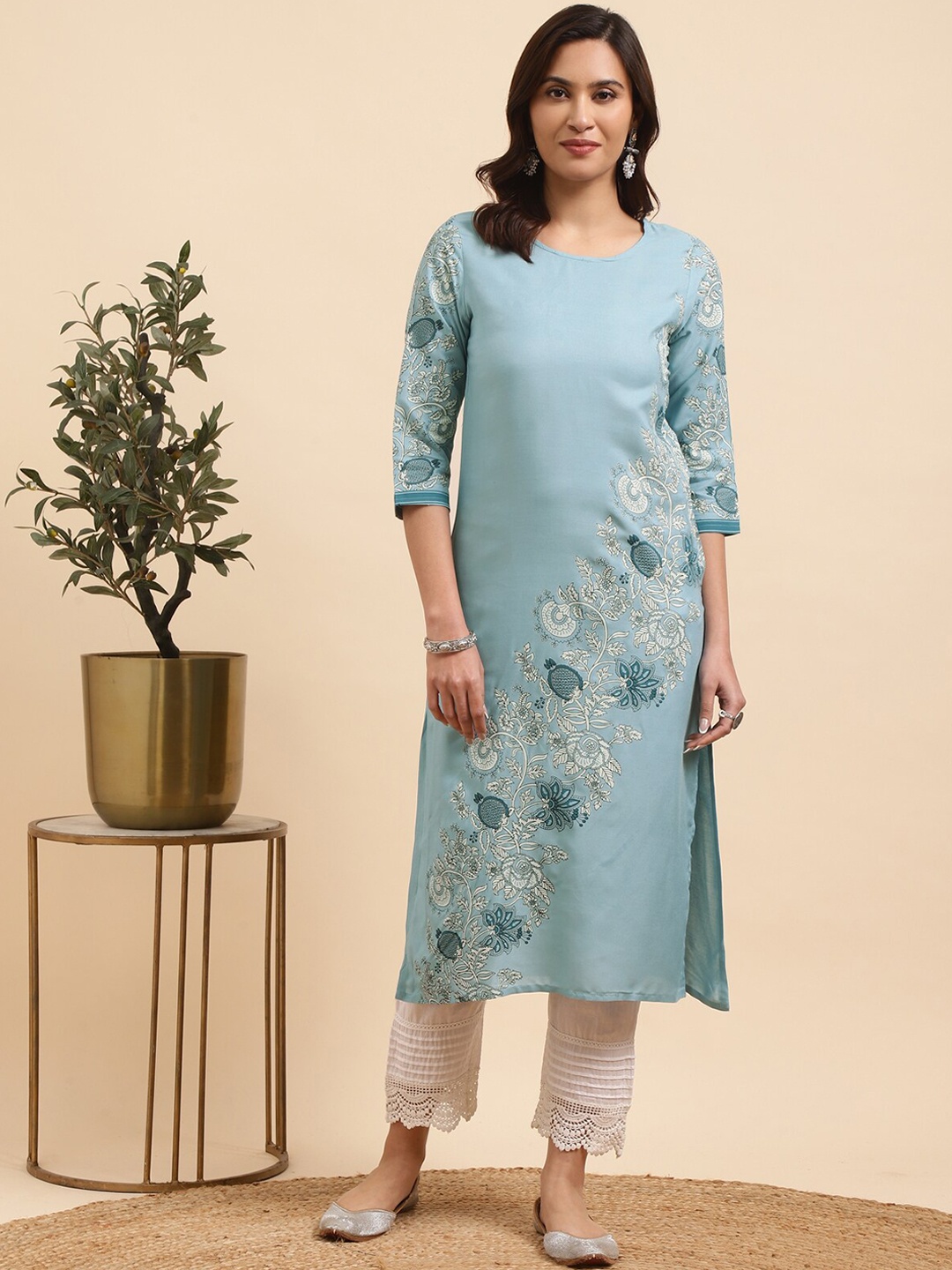 

Rangita Floral Printed Regular Kurta With Trousers, Blue