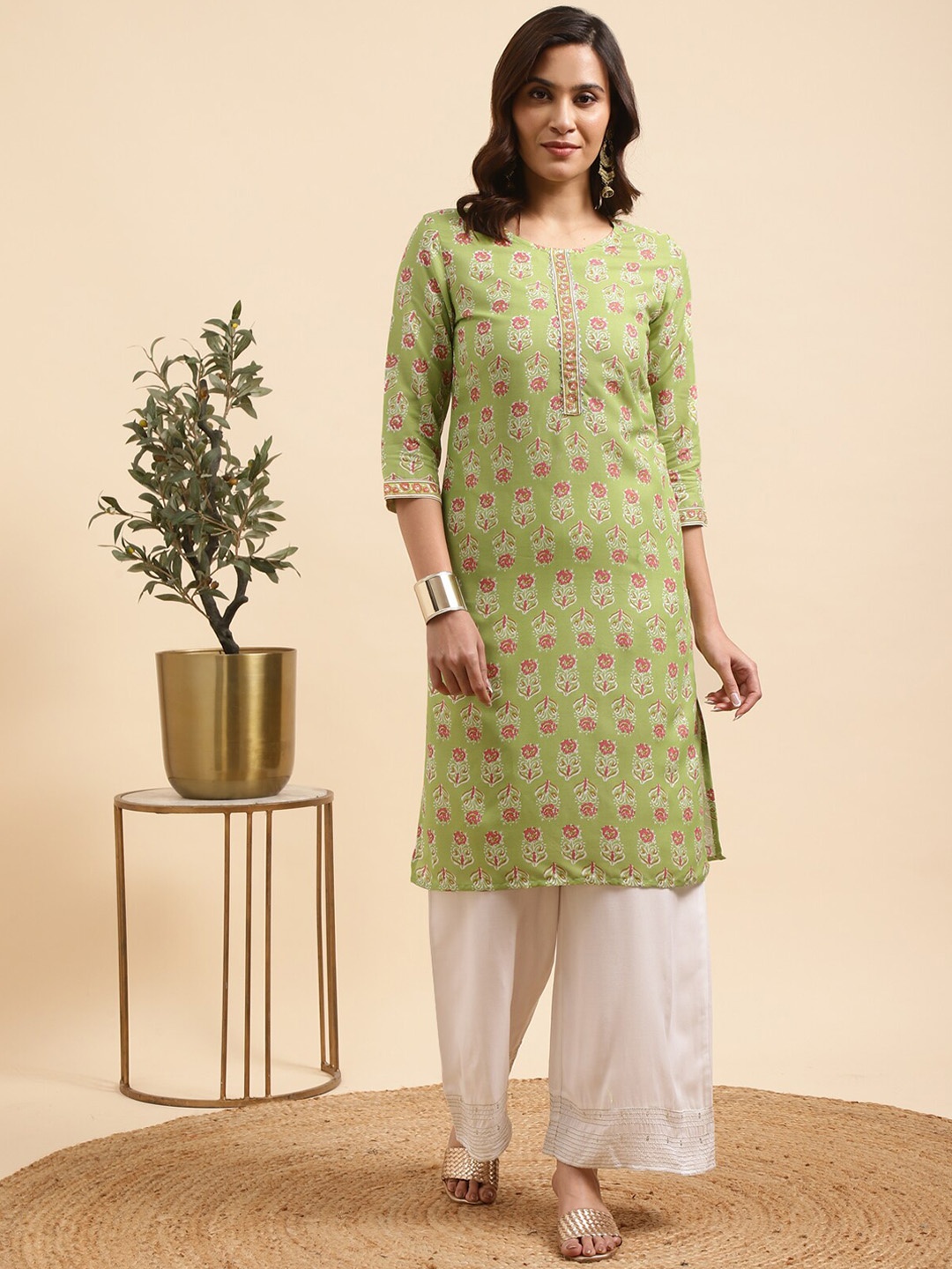 

Rangita Floral Printed Regular Kurta With Palazzos, Green