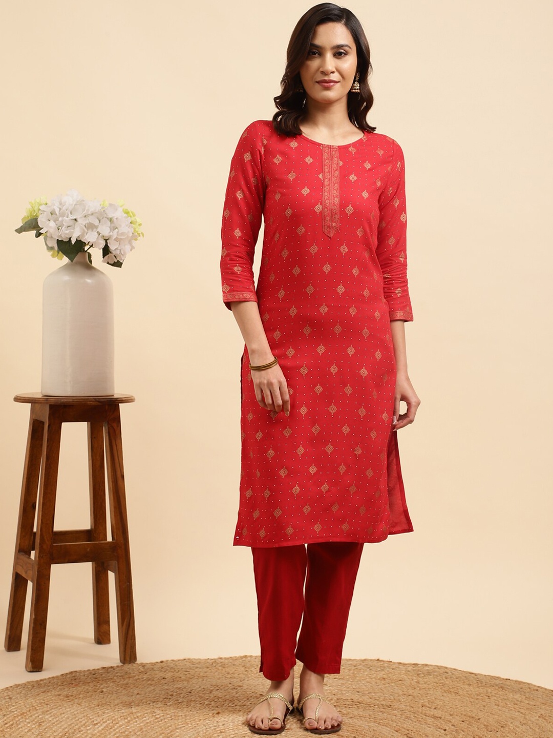 

Rangita Ethnic Motifs Printed Regular Kurta With Trousers, Red