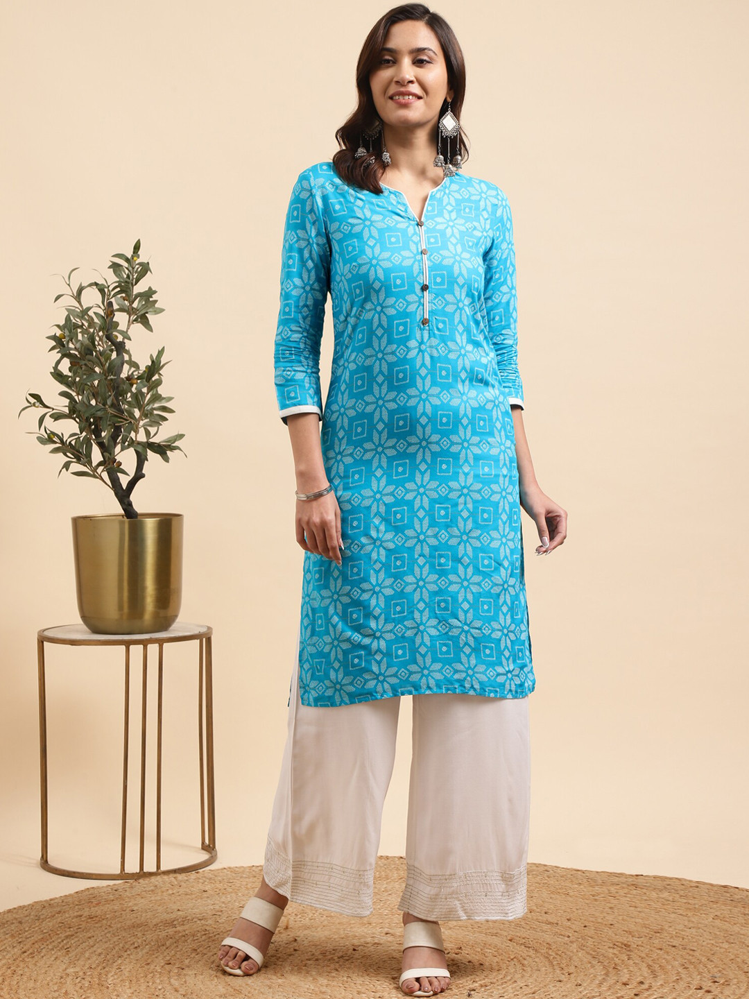 

Rangita Floral Printed Round Neck Three-Quarter Sleeves Kurta with Trousers, Turquoise blue