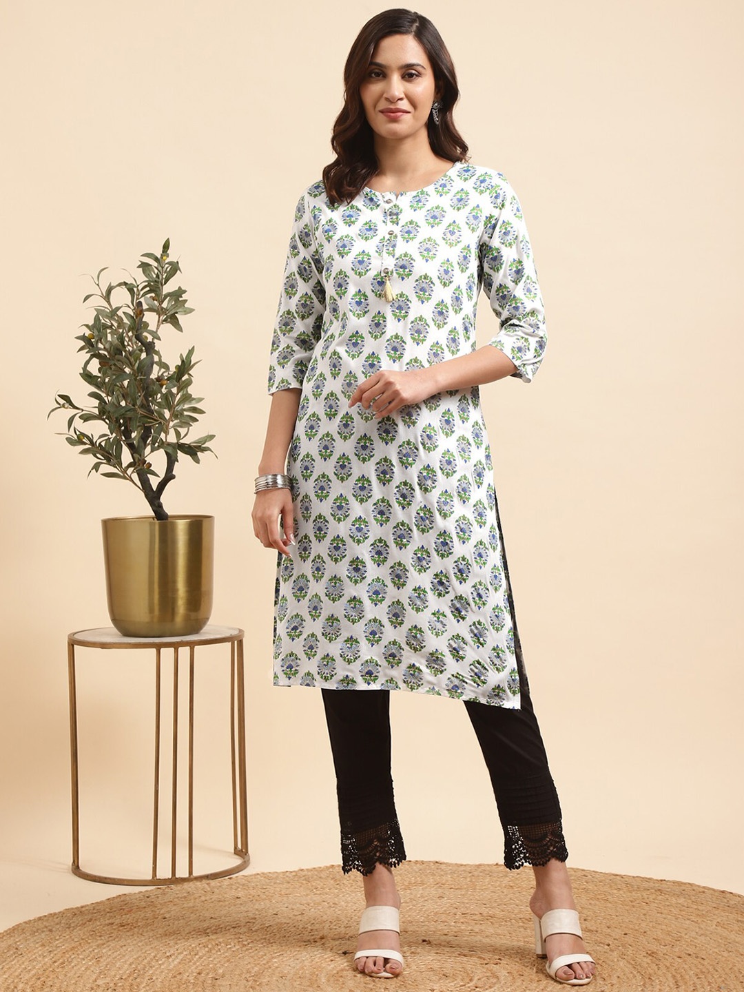 

Rangita Floral Printed Round Neck A-Line Kurta With Trousers, White