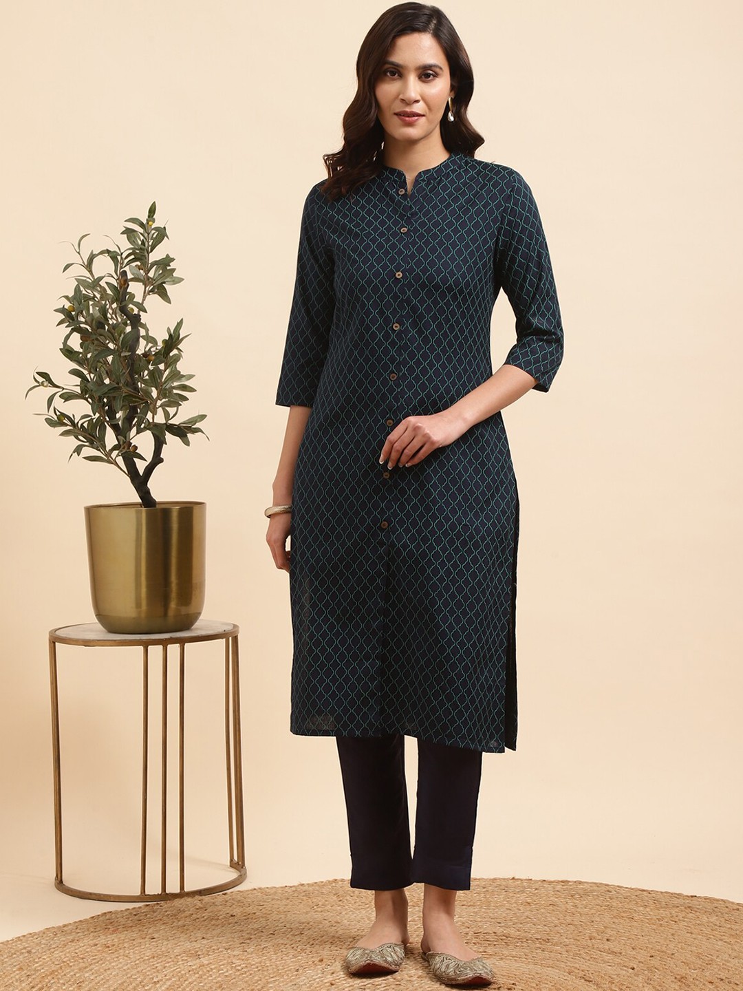 

Rangita Geometric Printed Mandarin Collar A-Line Kurta with Trousers, Navy blue