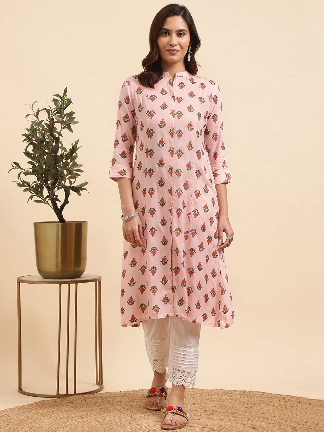 

Rangita Ethnic Motifs Printed Mandarin Collar Three-Quarter Roll Up Sleeves Kurta Set, Peach