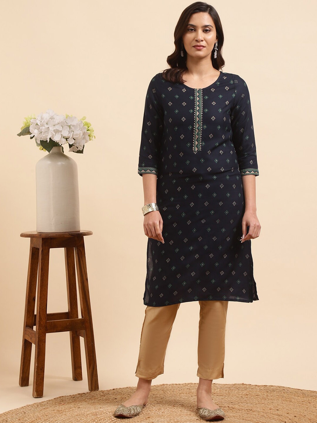

Rangita Geometric Printed Round Neck Straight Kurta with Trousers, Navy blue