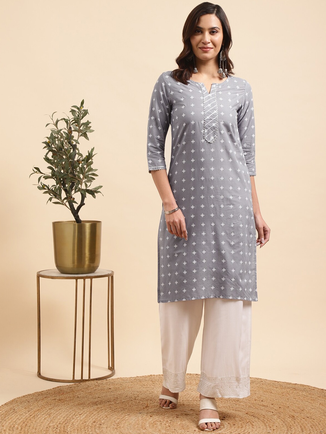 

Rangita Floral Printed Round Neck Three-Quarter Sleeves Pure Cotton Kurta with Palazzos, Grey