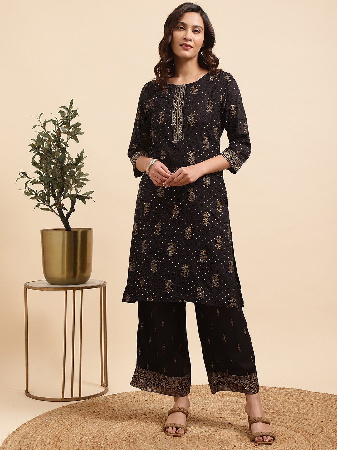 

Rangita Paisley Printed Round Neck Straight Kurta With Palazzos, Black