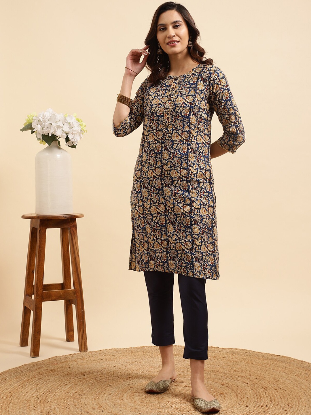 

Rangita Floral Printed Round Neck Straight Kurta with Palazzos, Navy blue