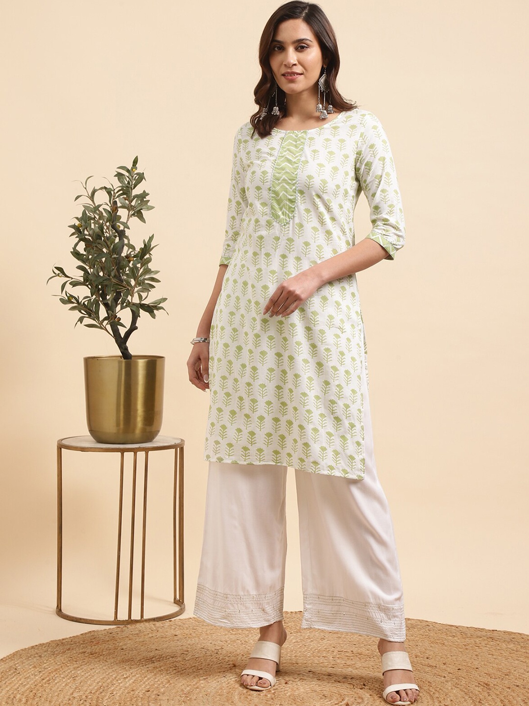 

Rangita Floral Printed Round Neck Pure Cotton Straight Kurta With Palazzos, White