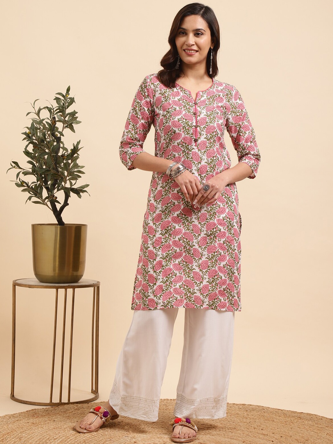 

Rangita Floral Printed Regular Pure Cotton Kurta With Palazzos, Pink